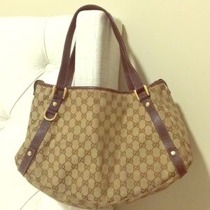 Gucci “Abbey” Hobo - Loved and needs a new 🏠